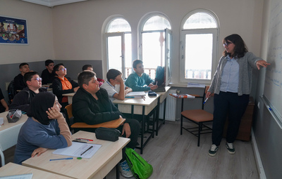 "BAŞKANIMIZ ÖĞRENCİLERİN VE GENÇLERİN HEP YANINDA"