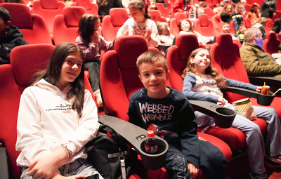 ÇOCUKLARA KARNE HEDİYESİ BAŞKAN ATAÇ'TAN