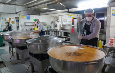 YEMEKLER İHTİYAÇ SAHİPLERİNE TEK TEK ULAŞTIRILIYOR