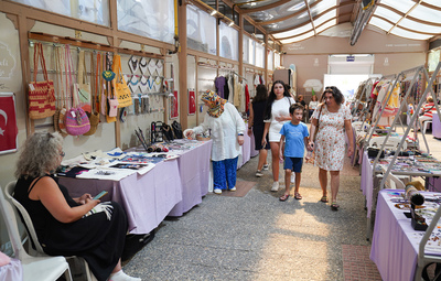 BAŞKAN ATAÇ: "HEM EKONOMİLERİNE KATKI SUNUYORLAR HEM SOSYALLEŞİYORLAR"