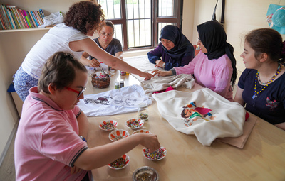 ÖZEL BİREYLER HEM ÖĞRENİYOR HEM SOSYALLEŞİYOR