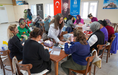 KENDİ TAKILARINI KENDİLERİ YAPIYOR