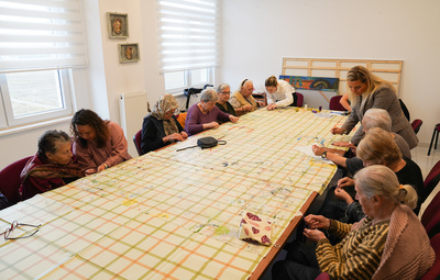 DAYANIŞMANIN SEMBOLÜ OLARAK BİLEKLİK YAPTILAR