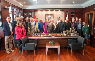 KÖSTENCE SAKİNLERİ BAŞKAN ATAÇ'I ZİYARET ETTİ