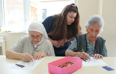 TEPEBAŞI BELEDİYESİ ALZHEİMER HASTALARININ YANINDA