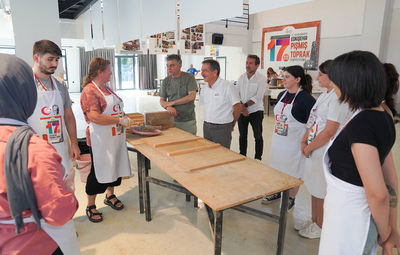 BAŞKAN ATAÇ SEMPOZYUM SANATÇILARINI ZİYARET ETTİ