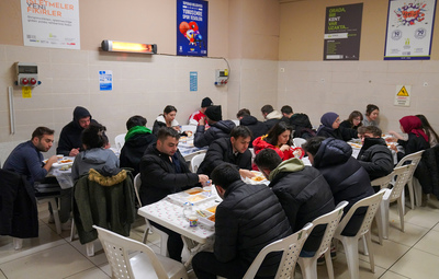 TEPEBAŞI ÖĞRENCİNİN YANINDA