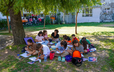 TASARIM ATÖLYESİYLE ÇİZİM YAPMAYI ÖĞRENİYORLAR