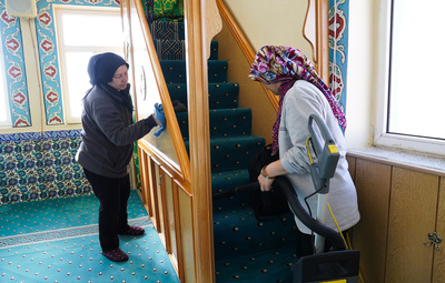 TEPEBAŞI'NDA CAMİLER BAYRAM İÇİN ÖZENLE TEMİZLENİYOR