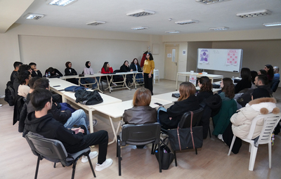 GENÇLERE ÇEŞİTLİ KONULARDA ATÖLYELER DÜZENLENDİ