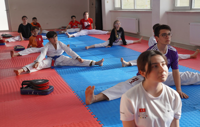 ÇOCUKLAR KENDİLERİNİ SAVUNMAYI ÖĞRENİYOR