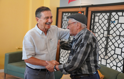 BAŞKAN ATAÇ DENEYİMLİ VATANDAŞLAR İLE BULUŞTU: "BÜYÜKLERİMİZ BAŞIMIZIN TACI"