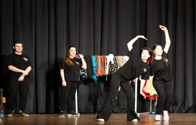 TİYATROSEVERLER EĞLENCELİ BİR AKŞAM GEÇİRDİ