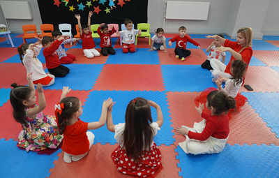 TEPEBAŞI'NDA ÇOCUKLAR ÇOK MUTLU