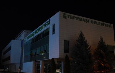 TEPEBAŞI BELEDİYESİ IŞIKLARI KAPATTI: İKLİM KRİZİNE DİKKAT ÇEKTİ