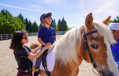 ADAPTİF BİNİCİLİK EĞİTİMLERİ SÜRÜYOR