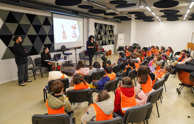 ÇOCUKLAR MÜZİK ALETLERİNİ TANIDI