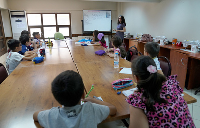 ÇOCUKLAR İNGİLİZCE ÖĞRENİYOR