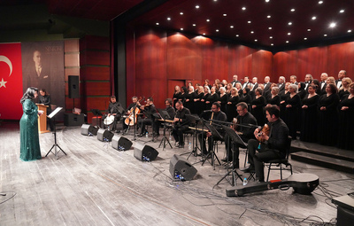 AVNİ ANIL VE İNCİ ÇAYIRLI ŞARKILARLA ANILDI