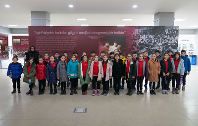 ÇOCUKLAR ESKİŞEHİR'İN KURTULUŞUNU GÖRSELLERLE ÖĞRENİYOR