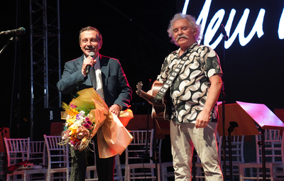 SEMPOZYUMDA YENİ TÜRKÜ VE MUHTEŞEM ÇOCUKLAR RÜZGARI