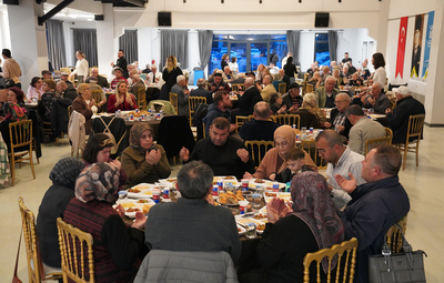 METİN ÖZÖĞÜT SAKİNLERİ İFTARDA BULUŞTU