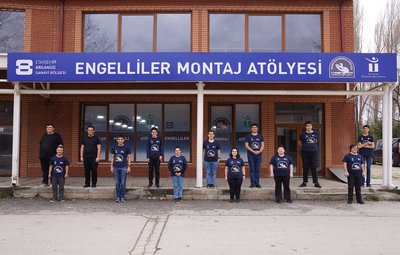 BİRLİKTE BAŞARMANIN MUTLULUĞUNU YAŞIYORLAR