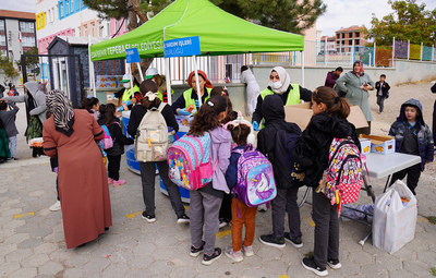 İLKOKUL ÖĞRENCİLERİNE BESLENME DESTEĞİ BAŞLADI