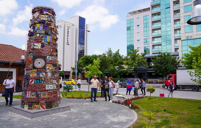 ŞAİRLER ESERLERE VE SERGİYE HAYRAN KALDI