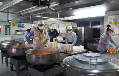 TEPEBAŞI'NDA RAMAZAN SOFRALARI PAYLAŞMAYLA ISINIYOR