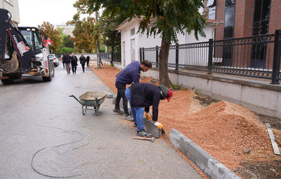 TEPEBAŞI'NDA ÜSTYAPI MESAİSİ SÜRÜYOR