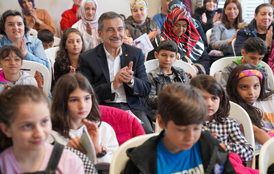 BAŞKAN ATAÇ ÇOCUKLARLA BİRLİKTE ŞİİR OKUDU