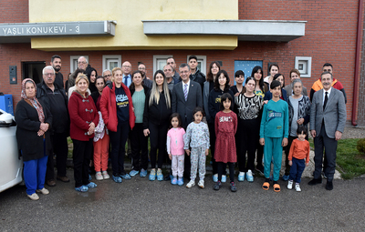 ÖZGÜR ÖZEL TEPEBAŞI'NIN KONUĞU DEPREMZEDELER İLE BULUŞTU