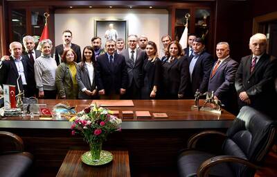 CHP TEPEBAŞI İLÇE YÖNETİMİNDEN BAŞKAN ATAÇ'A ZİYARET
