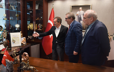 SOSYAL DEMOKRASİ DERNEĞİ'NDEN BAŞKAN ATAÇ'A ZİYARET