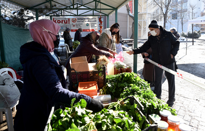 DOĞAL ÜRÜNLER HAFTADA 3 GÜN KENT HALKI İLE BULUŞUYOR
