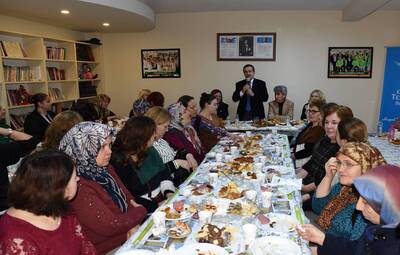 BAŞKAN ATAÇ BAHÇELİEVLER'DE KADINLAR İLE BULUŞTU