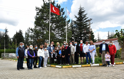 ATATÜRK'Ü MİLLETİMİZİN YÜREĞİNDEN SİLEMEZLER