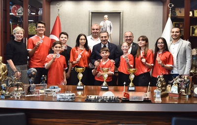 BAŞARILI SPORCULARDAN BAŞKAN ATAÇ'A ZİYARET