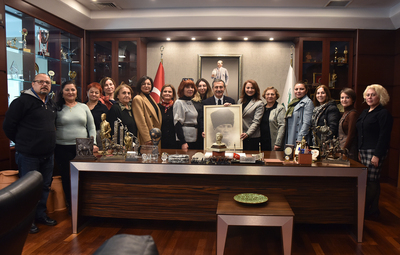 29 EKİM KADINLARI BAŞKAN ATAÇ'I ZİYARET ETTİ
