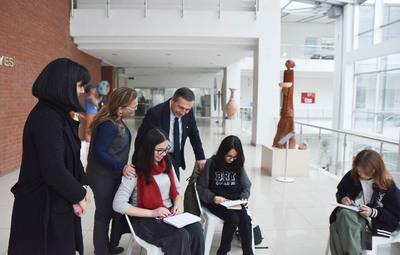 KENTÇİZER ATÖLYESİNDE PİŞMİŞ TOPRAK ESERLER RESMEDİLDİ
