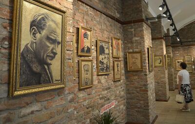 ATATÜRK TABLOLARI SERGİSİ AÇILDI