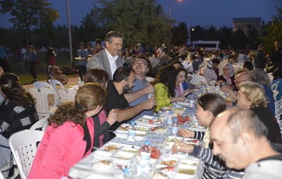 İFTAR BEREKETİ PAYLAŞTIKÇA BÜYÜYOR