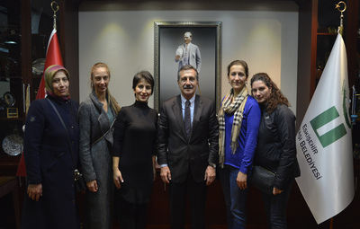 VOLEYBOLCULARIN ANNELERİNDEN ATAÇ'A TEŞEKKÜR