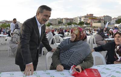 ÇAMLICA'DA 5 BİN KİŞİLİK İFTAR SOFRASI
