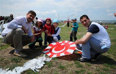 TEPEBAŞI BELEDİYESİ UÇURTMA ŞENLİĞİ DÜZENLEDİ