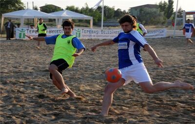 KUMDA FUTBOL KEYFİ DEVAM EDİYOR