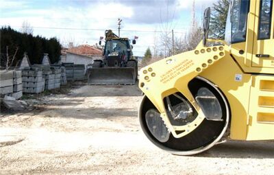 TEPEBAŞI BELEDİYESİ FEN İŞLERİ EKİPLERİ KARABAYIR'DA ÇALIŞIYOR