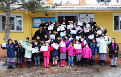 ÖĞRENCİLERİN KARNE HEDİYESİ TEPEBAŞI'NDAN