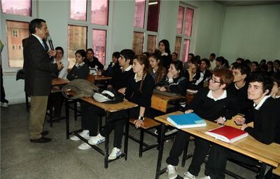 BAŞKAN ATAÇ TİCARET LİSESİ’NE KONUK OLDU